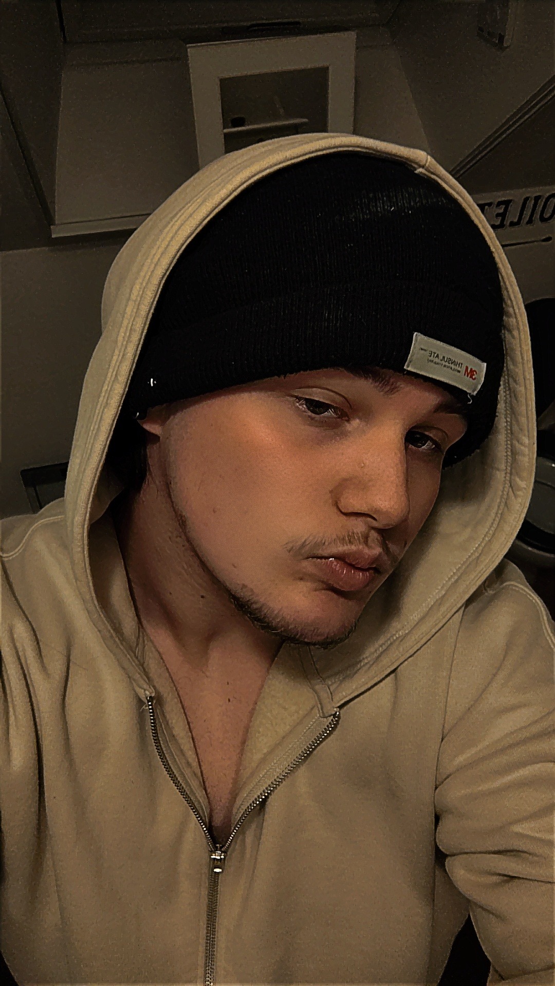 Profil de Ray, 19 ans, Plan Cul à Fouhren