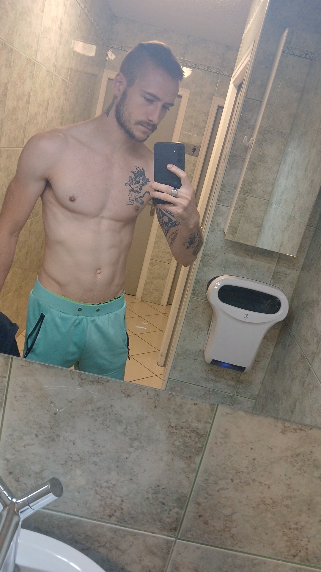 Profil de Victorin, 26 ans, Plan Cul à Brouch